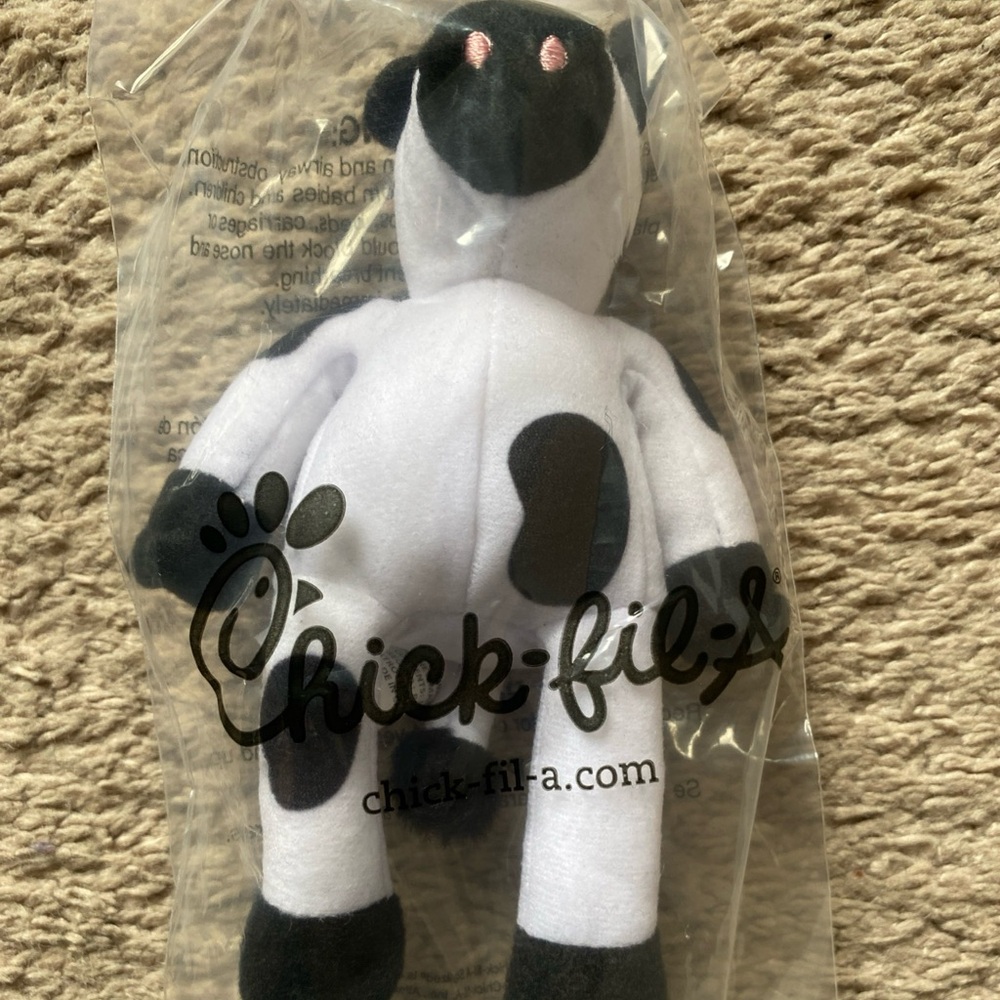 Chic Fil A Cow Plush 6" Stuffed Animal Toy unopened (No Sign) - Picture 2 of 6
